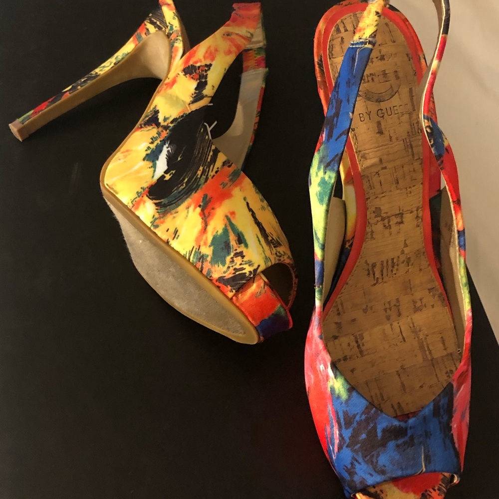 Size 10 G by GUESS 5 inch colorful pumps